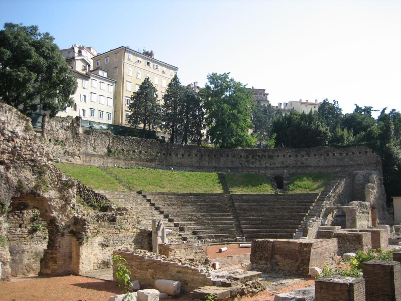 Residence Teatro Romano Triest Exterior foto